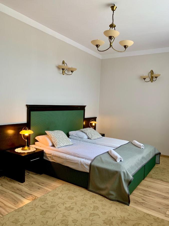 Nocowanie Restauracja Wenecka Hotel Klobuck Kültér fotó